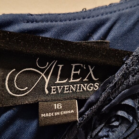 Alex Evening gown, navy, rose type material, sz 16 - Picture 4 of 4